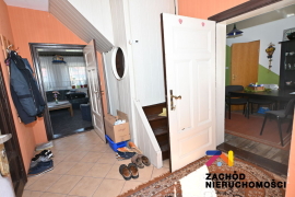 Dom z zabudowaniami - PoŁęcko